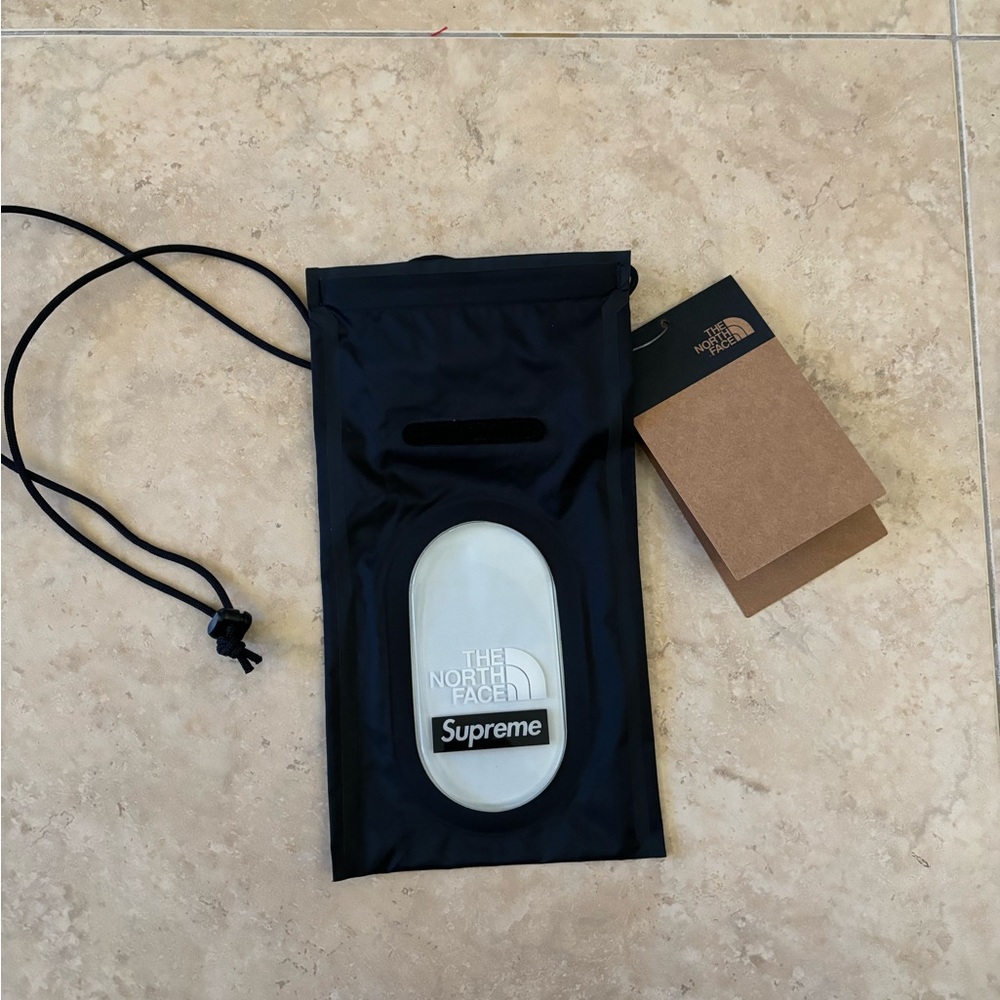 Supreme The North Face Summit Series Outer Tape Seam Neck Pouch Black
